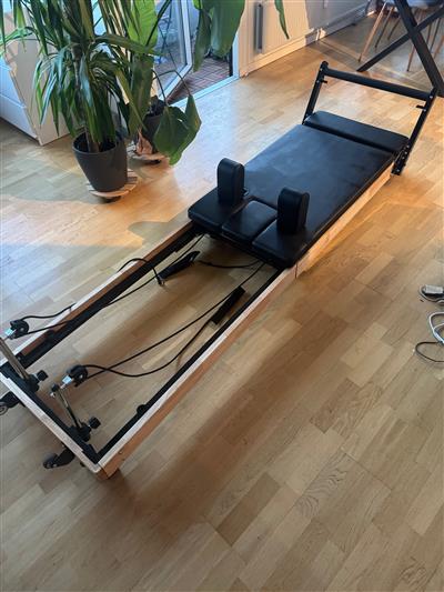 Afhent Frederiksberg - Ascendic foldbar reformer i egetræ MED SIDDEBOKS